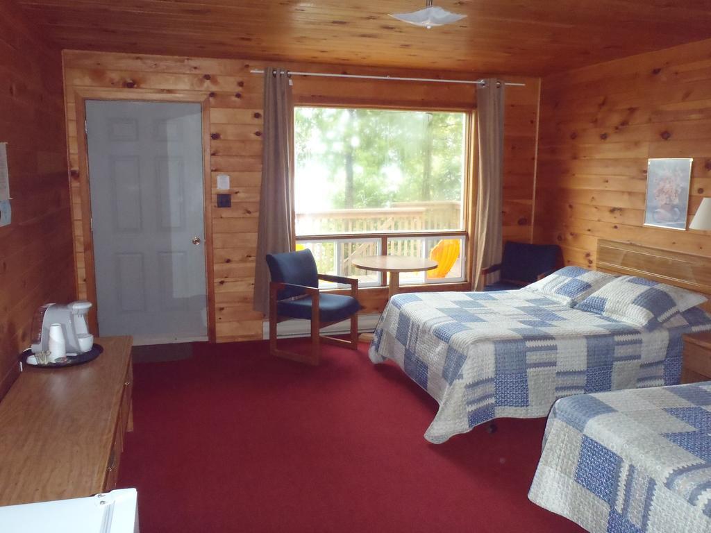 Red Lodge Resort Little Current Chambre photo