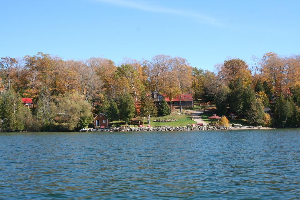 Red Lodge Resort Little Current Extérieur photo