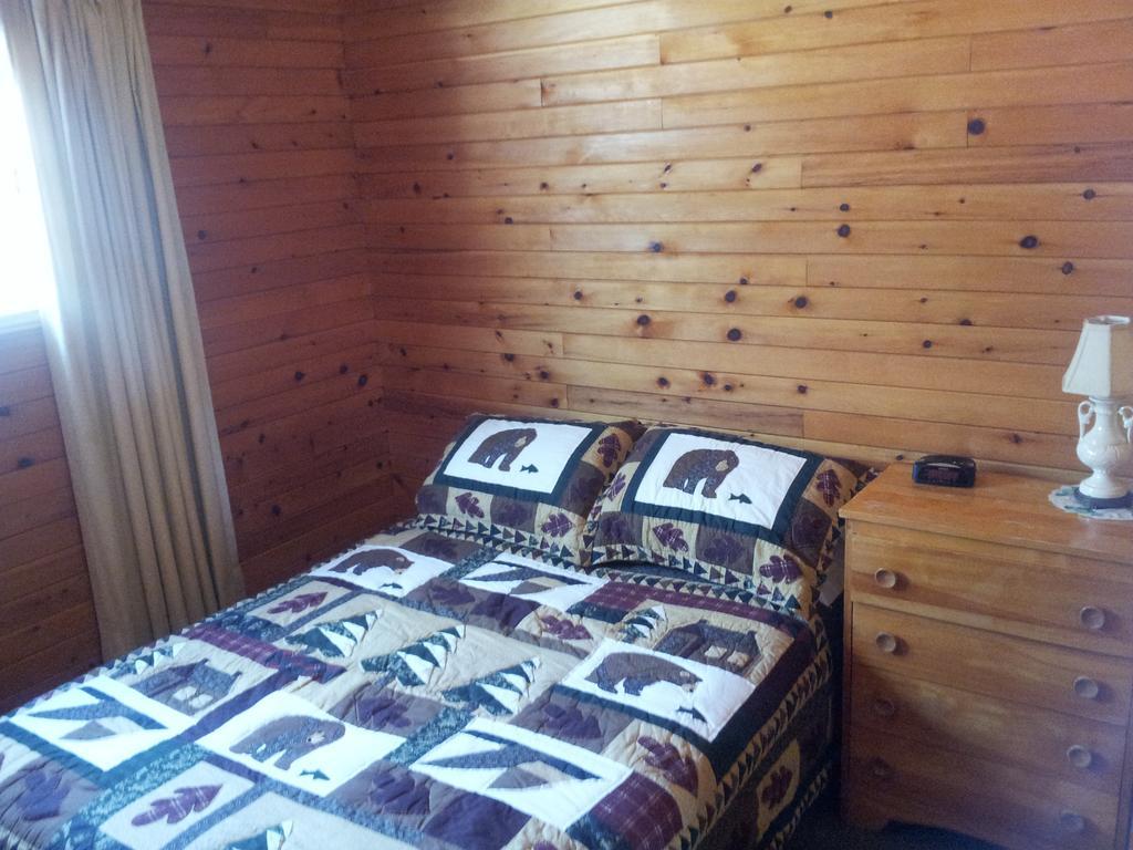 Red Lodge Resort Little Current Chambre photo